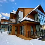 Lipowy Dwor 4*