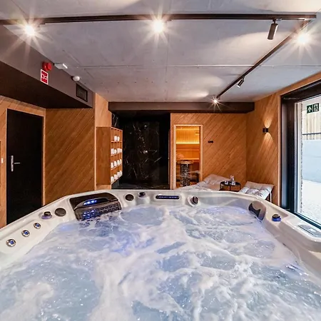 מלון דירות Lipowy Dwor 4*