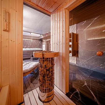 Lipowy Dwor Apartmanhotel 4*