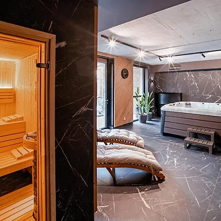 Apartahotel Lipowy Dwór 4*