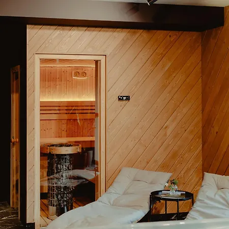 מלון דירות Lipowy Dwor זקופאנה