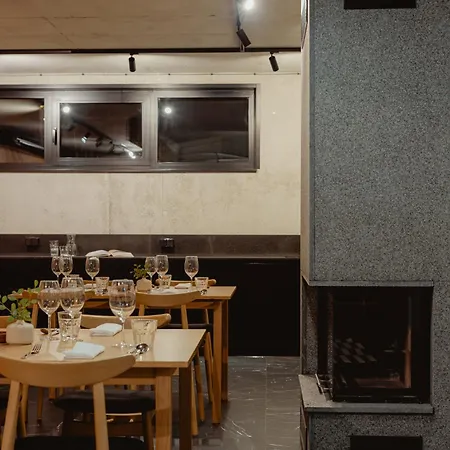 מלון דירות Lipowy Dwor 4*