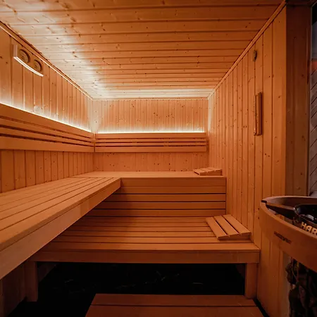 Lipowy Dwor מלון דירות זקופאנה