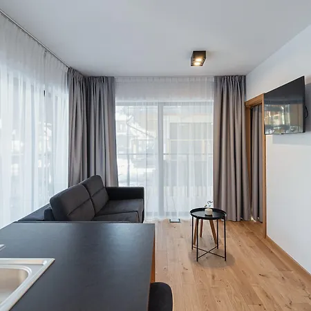 Lipowy Dwor מלון דירות