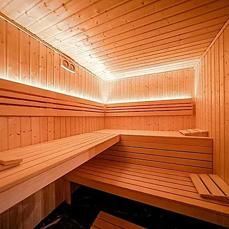 Lipowy Dwor Lägenhetshotell 4*