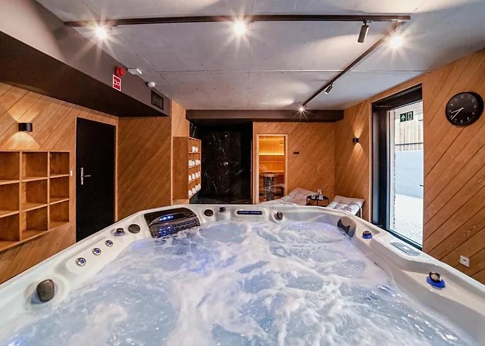 Apart-hotel Lipowy Dwór 4*