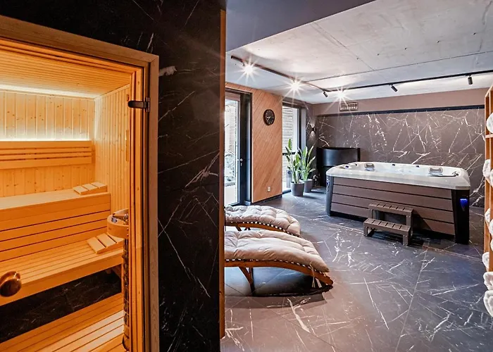 Apart-hotel Lipowy Dwór 4*