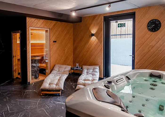 Lipowy Dwor Aparthotel 4*